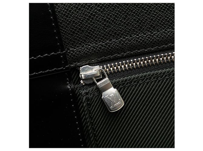 Gibeciere Borsa Gibecière Taiga Nera Louis Vuitton Nero - vista 9