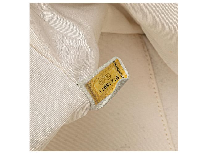 Executive Chanel Bianco Medio Borsa Esecutiva in Pelle di Vitello - vista 6