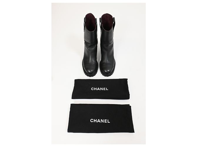 Timeless Chanel 2020 Interlocking CC Logo Moto Boots in Black Leather - view 17