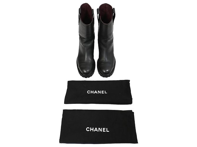 Timeless Chanel 2020 Interlocking CC Logo Moto Boots in Black Leather - view 9