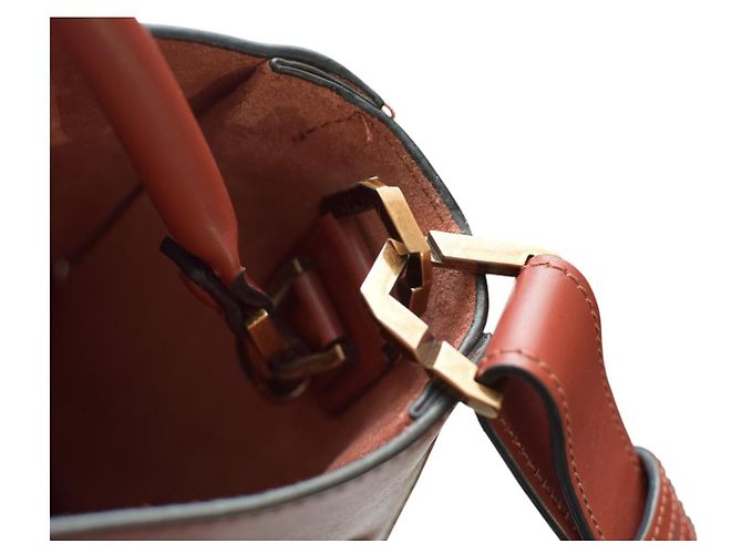 Bolsa de ombro em couro de bezerro BOYY Devon 21 com fivela decorativa. Marrom - vista 15