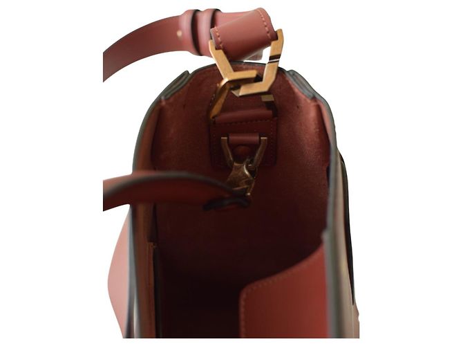 Bolsa de ombro em couro de bezerro BOYY Devon 21 com fivela decorativa. Marrom - vista 16