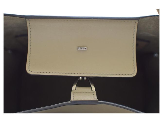 Bolsa de ombro em couro de bezerro BOYY Devon 21 com fivela decorativa. Cinza - vista 9