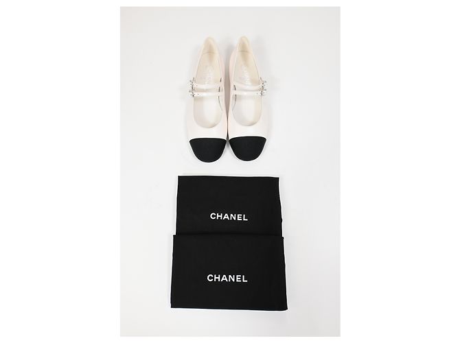 Classique Chanel Grosgrain Perle Mary Jane Ballet en Cuir d'Agneau Blanc - vue 16