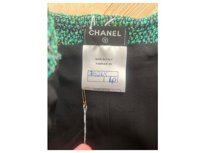 Vestido strapless Chanel de tweed verde - vista 5