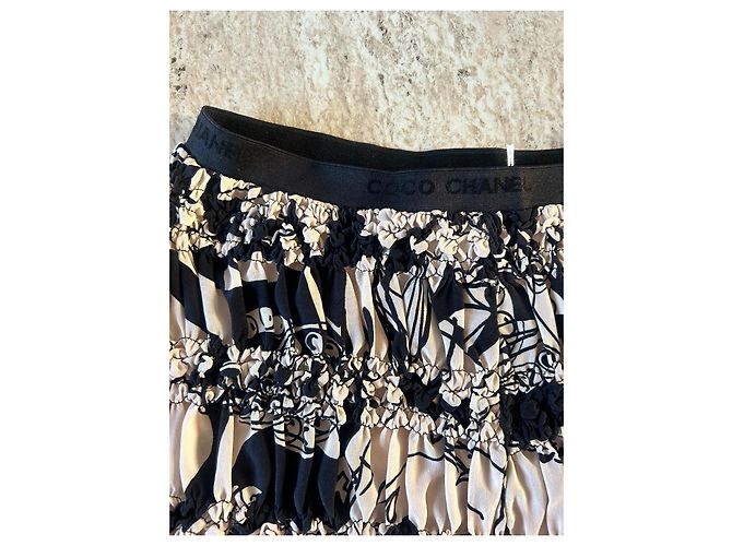 Pantaloncini Chanel Neri e Beige in Elastan Taglia 36 Nero - vista 3