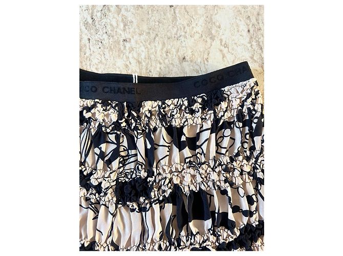 Pantaloncini Chanel Neri e Beige in Elastan Taglia 36 Nero - vista 4