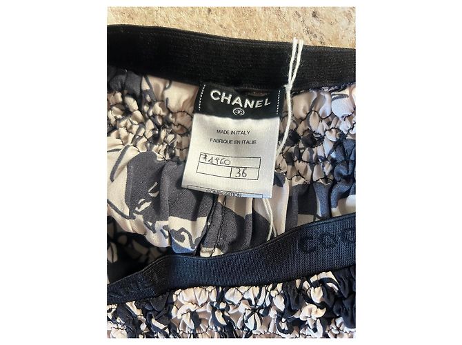 Pantaloncini Chanel Neri e Beige in Elastan Taglia 36 Nero - vista 6