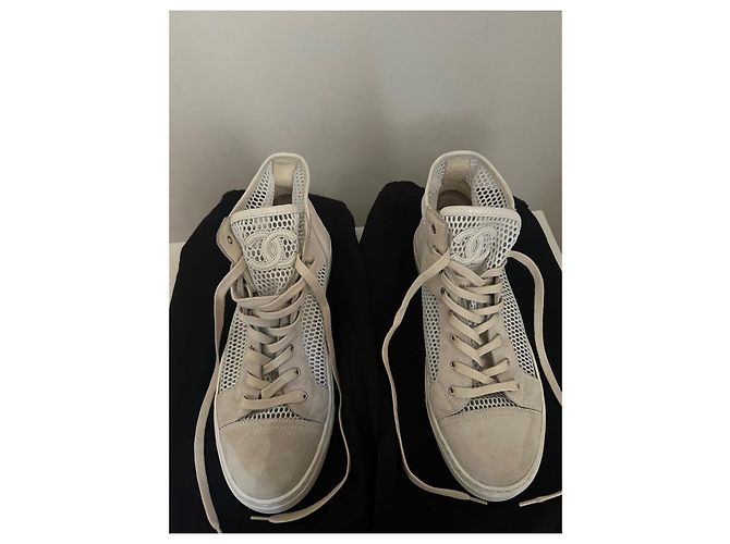 Sneaker Chanel bianche e beige in scamosciato Bianco Bianco sporco - vista 2
