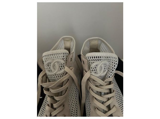 Sneaker Chanel bianche e beige in scamosciato Bianco Bianco sporco - vista 3