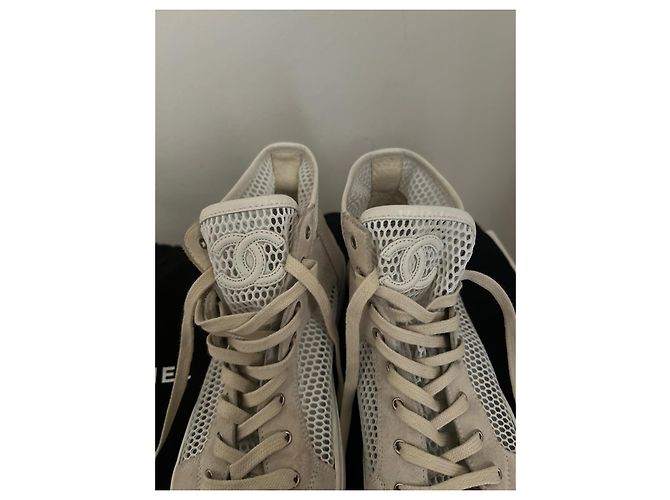 Sneaker Chanel bianche e beige in scamosciato Bianco Bianco sporco - vista 4