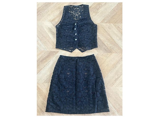 Conjunto de Top y Falda Chanel de Encaje y Botones de Strass Negro - vista 2