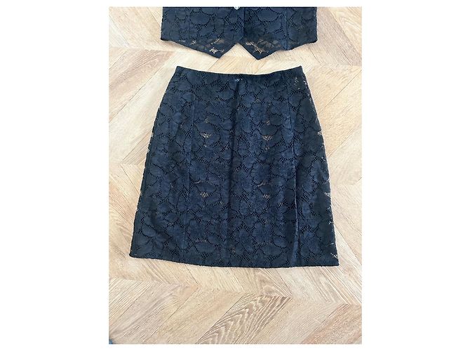 Conjunto de Top y Falda Chanel de Encaje y Botones de Strass Negro - vista 4