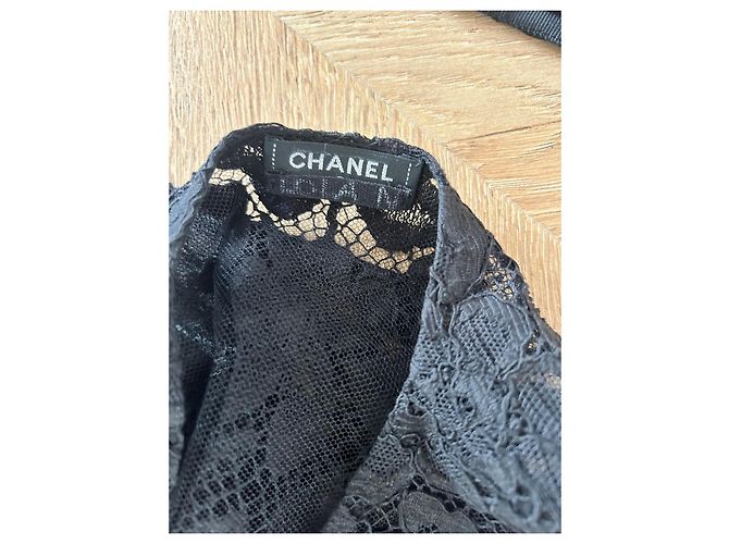 Conjunto de Top y Falda Chanel de Encaje y Botones de Strass Negro - vista 9