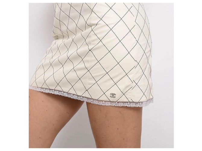 Vestido Chanel de cuero blanco con bordes de encaje Talla 36 - vista 11