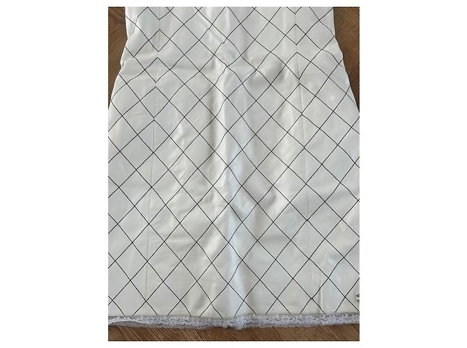 Vestido Chanel de cuero blanco con bordes de encaje Talla 36 - vista 2