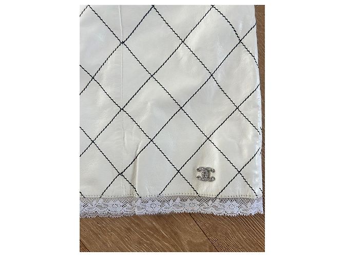 Vestido Chanel de cuero blanco con bordes de encaje Talla 36 - vista 3