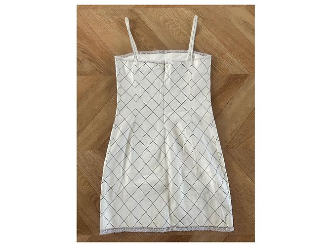 Vestido Chanel de cuero blanco con bordes de encaje Talla 36 - vista 4