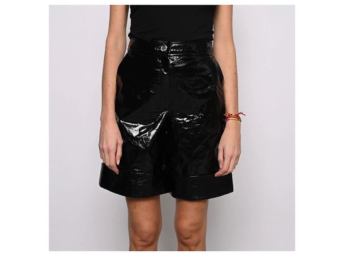 Bermuda Chanel de Cuero Vinílico Negro - vista 10