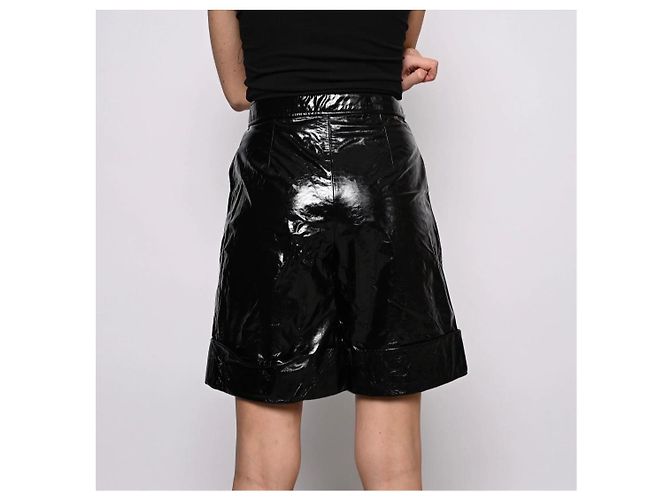 Bermuda Chanel de Cuero Vinílico Negro - vista 12