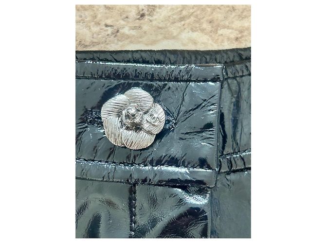 Bermuda Chanel de Cuero Vinílico Negro - vista 4