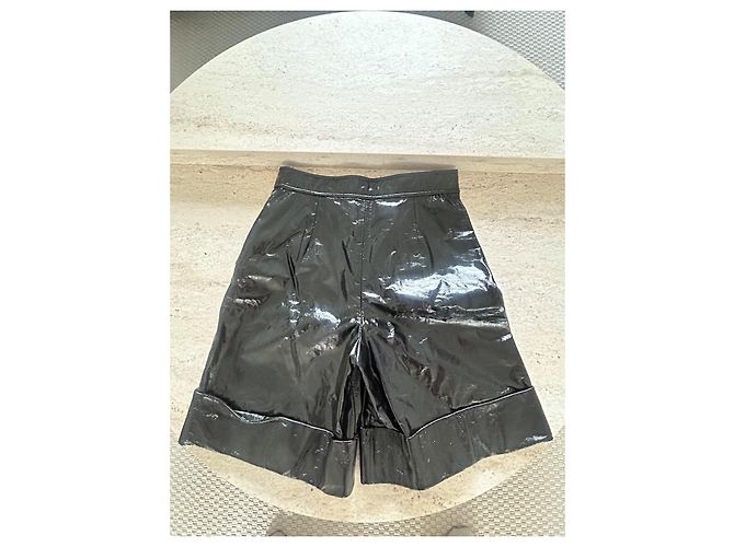 Bermuda Chanel de Cuero Vinílico Negro - vista 7