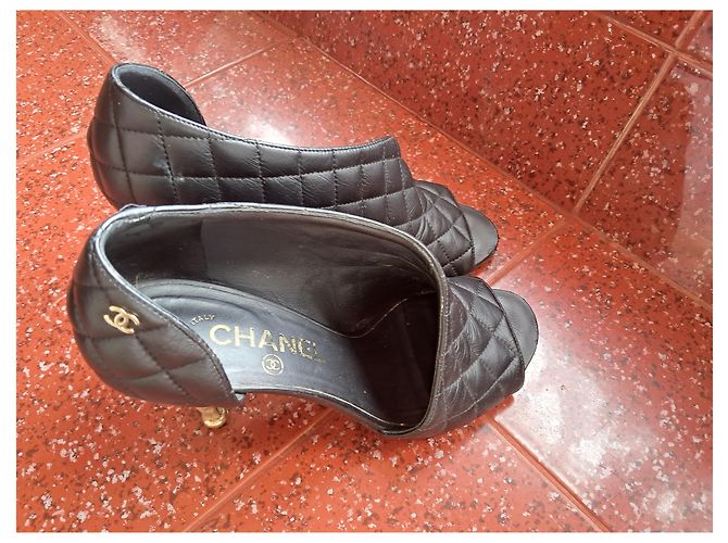 Chanel Peep-Toe Pumps aus gestepptem Lammleder Schwarz - Ansicht 3