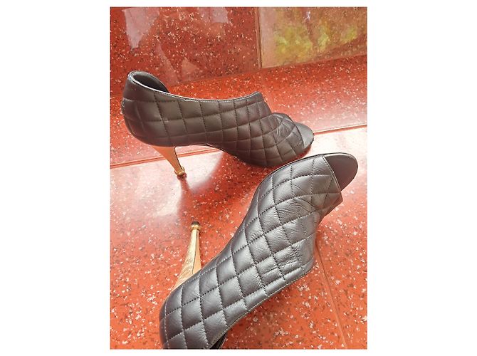 Chanel Peep-Toe Pumps aus gestepptem Lammleder Schwarz - Ansicht 5