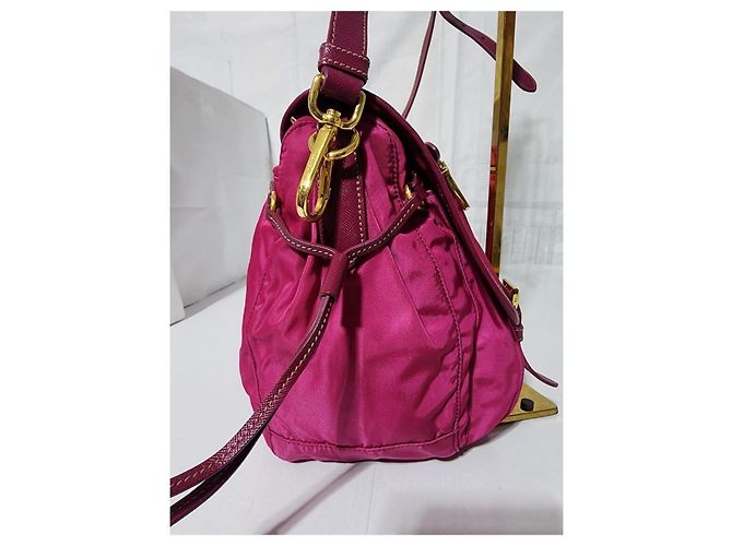 PRADA Borsa Messenger in Nylon Saffiano Rosa - vista 11