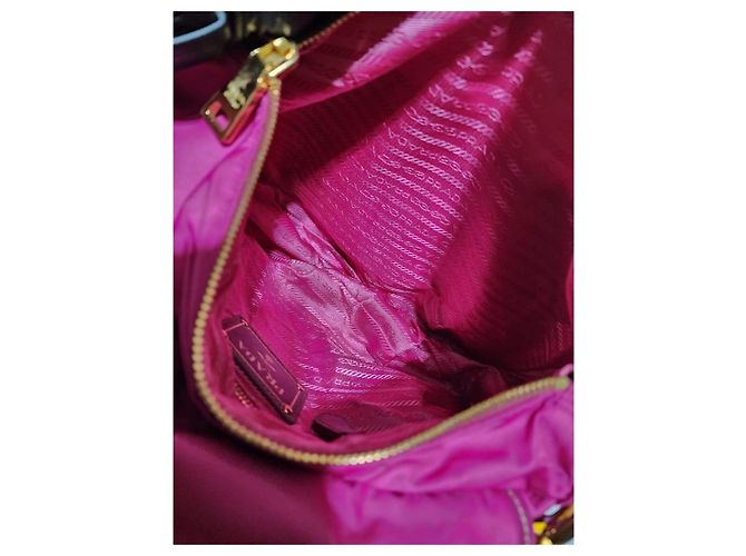 PRADA Borsa Messenger in Nylon Saffiano Rosa - vista 13