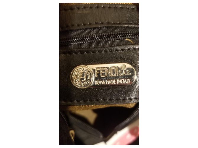 Borsa Baguette Fendi Nera in Lino con Hardware Argento Nero - vista 3
