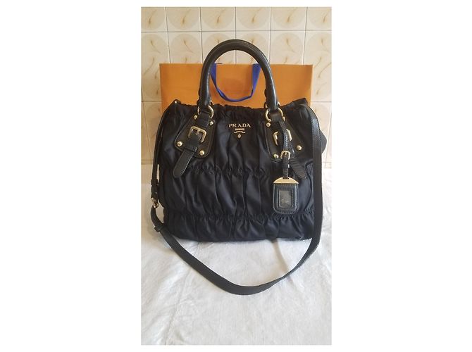 Sac à main Prada en lin noir avec détails dorés - vue 2
