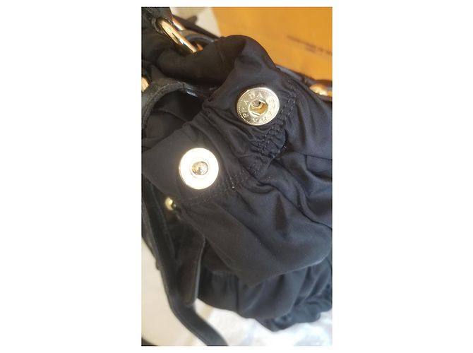Sac à main Prada en lin noir avec détails dorés - vue 9