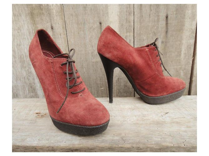 Botines Yves Saint Laurent de ante rojo Roja - vista 3