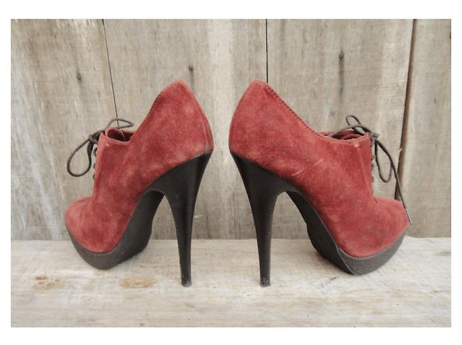 Botines Yves Saint Laurent de ante rojo Roja - vista 4