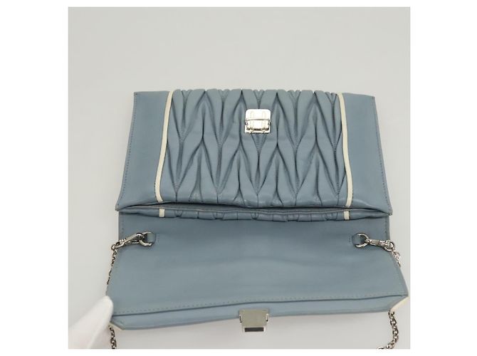Bolsa de ombro de couro Matelassé Miu Miu com corrente, azul claro Auth 121929 - vista 9
