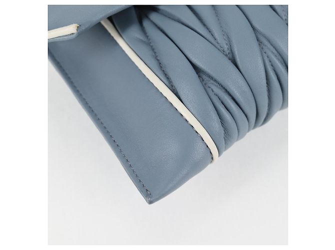 Miu Miu Matelassé Schultertasche aus Leder hellblau Silber authentisch 118556M - Ansicht 15