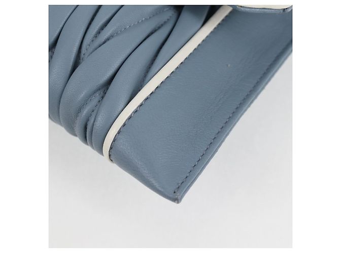 Miu Miu Matelassé Schultertasche aus Leder hellblau Silber authentisch 118556M - Ansicht 16