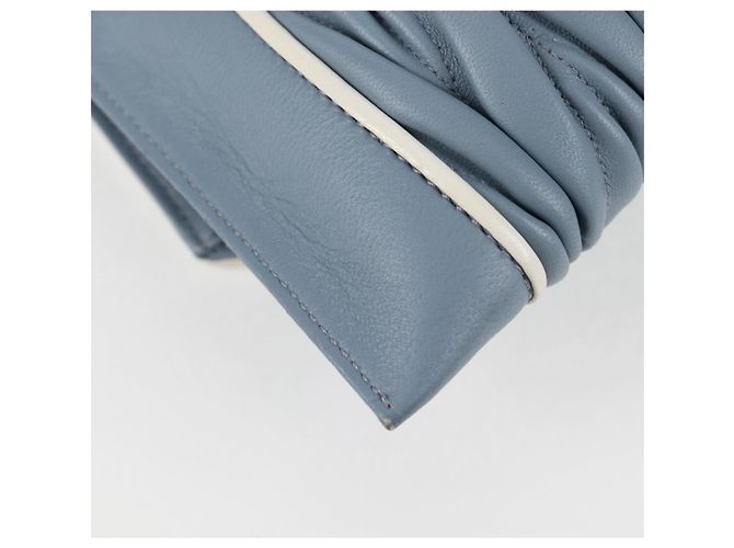 Miu Miu Matelassé Schultertasche aus Leder hellblau Silber authentisch 118556M - Ansicht 17