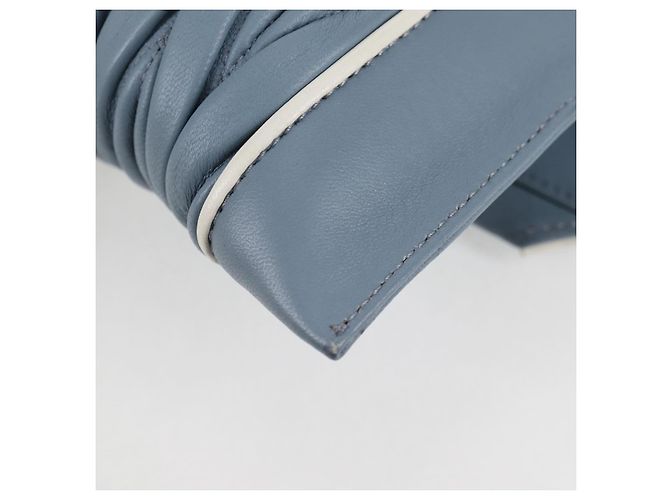 Miu Miu Matelassé Schultertasche aus Leder hellblau Silber authentisch 118556M - Ansicht 18