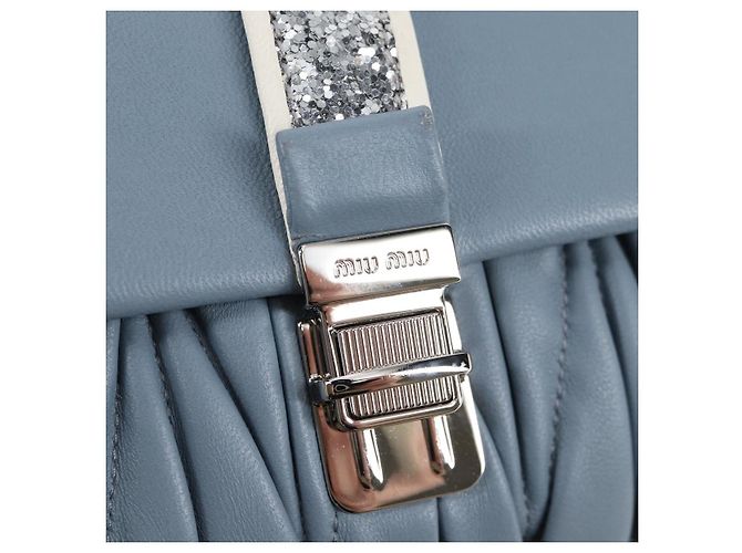 Miu Miu Matelassé Schultertasche aus Leder hellblau Silber authentisch 118556M - Ansicht 20