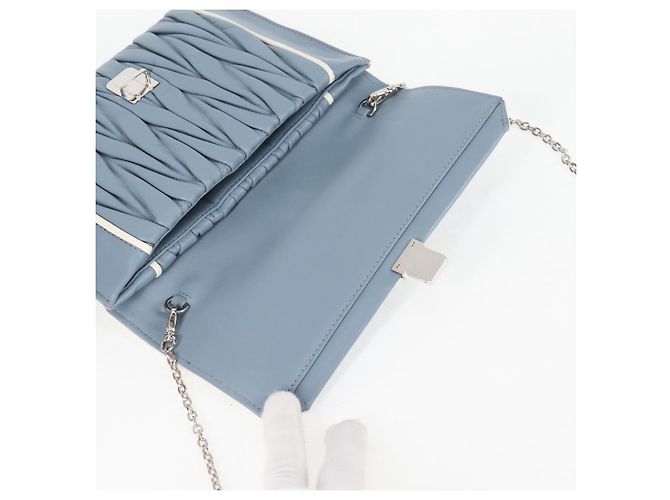 Miu Miu Matelassé Schultertasche aus Leder hellblau Silber authentisch 118556M - Ansicht 22
