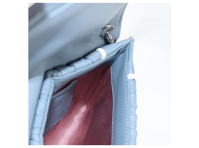 Miu Miu Matelassé Schultertasche aus Leder hellblau Silber authentisch 118556M - Ansicht 27