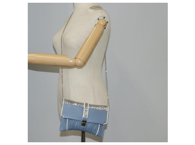 Miu Miu Matelassé Schultertasche aus Leder hellblau Silber authentisch 118556M - Ansicht 30