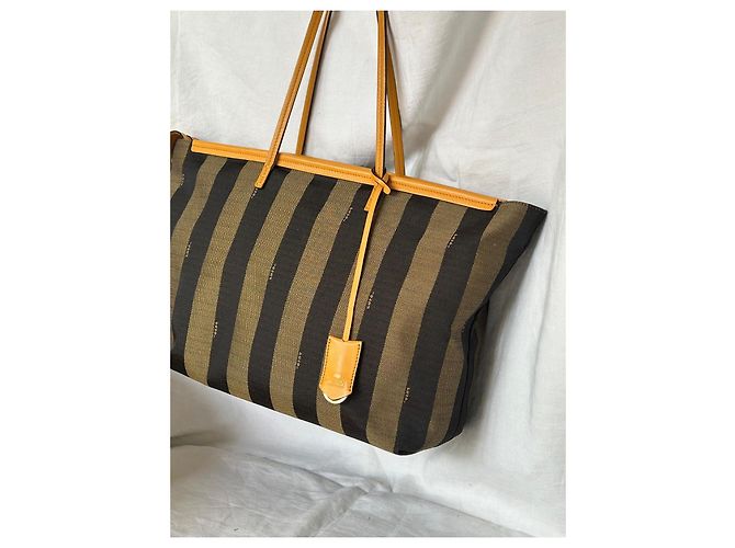 Bolso Fendi en excelentes condiciones, como nuevo Beige - vista 9