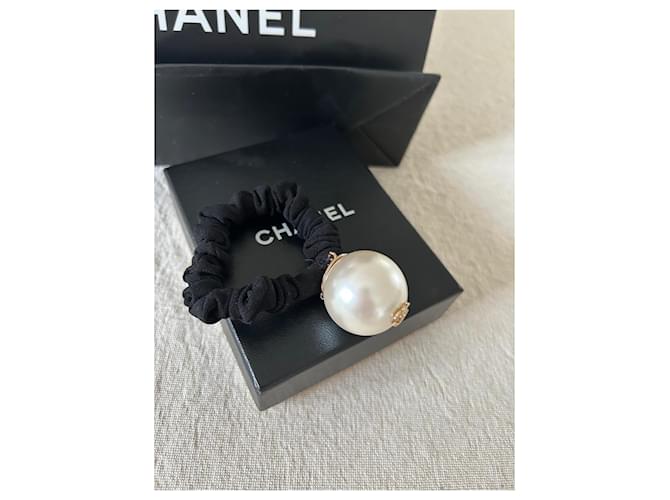 Elastico per capelli Chanel con perla nero - vista 3