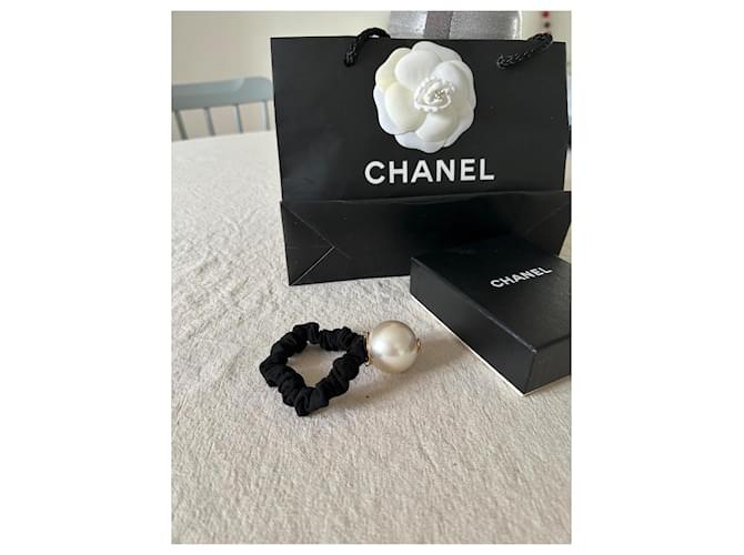Elastico per capelli Chanel con perla nero - vista 7