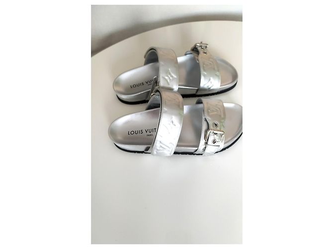 Mules Louis Vuitton Plata - vista 2