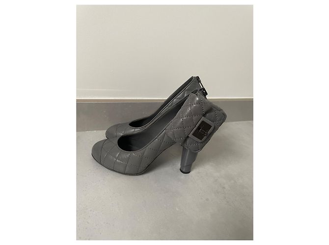 Chanel Pumps aus grauem Leder Größe 37 - Ansicht 2