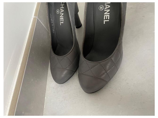 Chanel Pumps aus grauem Leder Größe 37 - Ansicht 4